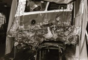 1987 Budapest, fogaskerekű szerelvény és kocsi javítása a műhelyben, 41 db szabadon felhasználható v...