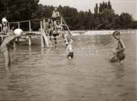 cca 1940 Balatoni privát felvételek (vitorlások, játszóterek, vízpart), 21 db szabadon felhasználhat...