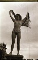 cca 1975 Izgis összeállítás, szolidan erotikus felvételek, 9 db vintage negatív és/vagy diapozitív, ...