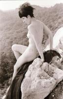 cca 1975 Vizuális üzenetek, szolidan erotikus felvételek, 5 db vintage fénykép, + 3 db vintage negat...