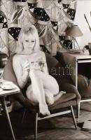 cca 1974 Mesés modellek, mesés történetek, szolidan erotikus felvételek, 13 db vintage negatív, 36x2...