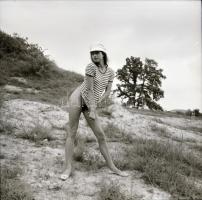 cca 1977 Lányok, asszonyok attrakciója, szolidan erotikus felvételek, 4 db vintage fotó + 3 db vinta...