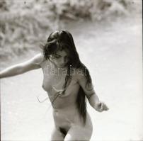 cca 1977 Lányok, asszonyok attrakciója, szolidan erotikus felvételek, 4 db vintage fotó + 3 db vinta...