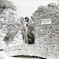 cca 1976 Menesdorfer Lajos (1941-2005) budapesti fotóművész hagyatékából, 1 db vintage fénykép + 5 d...