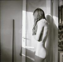 cca 1977 Menesdorfer Lajos (1941-2005) budapesti fotóművész hagyatékából, 2 db vintage fénykép - az ...