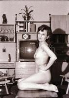 cca 1974 Menesdorfer Lajos (1941-2005) budapesti fotóművész hagyatékából, 2 db jelzés nélküli vintag...