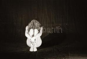 cca 1973 Tornagyakorlatok pucéran, szolidan erotikus műtermi felvételek, 24 db vintage negatív, 24x3...