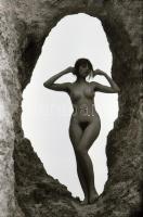 cca 1974 Átjáró a boldogságba, szolidan erotikus, szabadtéri felvételek, 17 db vintage negatív, 36x2...