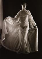 cca 1971 Bűbájos teremtések, szolidan erotikus felvételek, 13 db vintage negatív, 36x24 mm