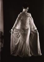 cca 1971 Bűbájos teremtések, szolidan erotikus felvételek, 13 db vintage negatív, 36x24 mm