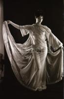 cca 1971 Bűbájos teremtések, szolidan erotikus felvételek, 13 db vintage negatív, 36x24 mm