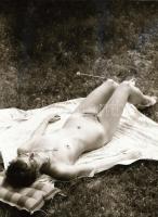 cca 1978 Pákozdi privát emlékek, szolidan erotikus felvételek, 7 db vintage negatív, 6x6 cm és 6x4 c...