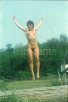 cca 1986 Sziluettől a nagyterpeszig, szolidan erotikus szabadtéri felvételek, 37 db vintage negatív,...