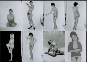 cca 1970 Csak semmi bugyi, 13 db szolidan erotikus fénykép, mai nagyítások, 12,5x9 cm + cca 1978 Tit...