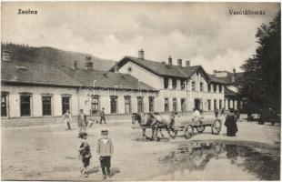 Zsolna, Sillein, Zilina; Vasútállomás, tér lovas szekérrel / Bahnhof / railway station