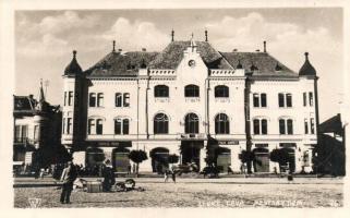 Léva, Levice; Mestsky dom / Városháza, Vámos Mór, Trebitsch Ignácz, Signer Rózsi üzlete / town hall, shops