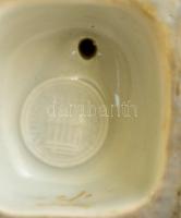 Zsolnay kakas csipegető tyúkkal, kézzel festett mázas porcelánfajansz, jelzett (körpecsét és Mack La...