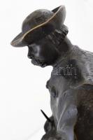 Beszédes János László (1874-1922): Pipáját töltő csikós. Bronz, jelzett, alabástrom talapzattal, m: ...