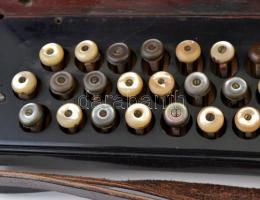 Régi tangóharmonika, B. J. 1941 jelzéssel, működik, kopottas