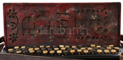 Régi tangóharmonika, B. J. 1941 jelzéssel, működik, kopottas