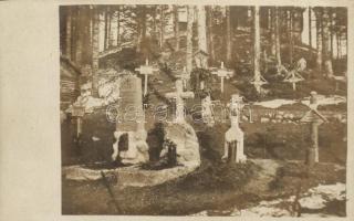 18 db régi katonai motívumlap: első világháború, katonai temetők, osztrák-magyar katonák, művészlapo...