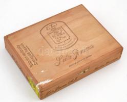 Gyermek nyomda szivaros dobozban, kisbetűk, nagybetűk, figurák, stb., 193 db