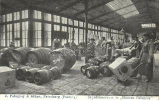 Pozsony, Pressburg, Bratislava; J. Palugyay és fia pezsgőgyár, belső munkásokkal / Expeditionsraum im Chateau / champagne factory interior with workers (fl)