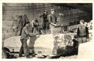 Désakna, Ocna Dejului; Sóbánya, sótermelés bányászokkal / salt mine with miners