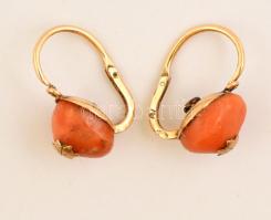 Arany (Au ) 14 K fülbevaló, korall kövekkel, jelzett, bruttó:2,1 g