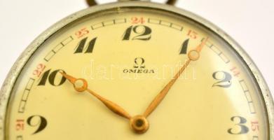 Omega másodperc mutatós zsebóra, számlapján kis lepattanással, működik