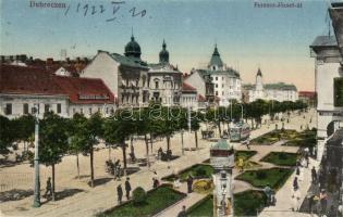 Debrecen, Piac utca, villamos és hirdetőoszlop Lantos csipkeáruházának reklámjával, Debreczen szálloda (EB)
