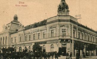 1913 Déva, Fő tér, Hirsch testvérek, Holtzer Károly, Lobstein Vilmos és Szőcs F. Lajos üzlete, lovaskocsik. Kroll Gyula 491. / main square with shops and horse carts