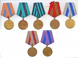 Szovjetunió 30db-os nagy kitüntetés tétel, mind különféle, közte sok érdekes darabbal! Közte az elfo...
