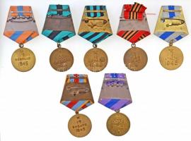 Szovjetunió 30db-os nagy kitüntetés tétel, mind különféle, közte sok érdekes darabbal! Közte az elfo...