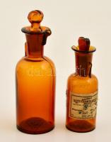 A Thököly Gyógyszertár üvegcséi, 2 db, sérült dugókkal, m: 10 és 12,5 cm