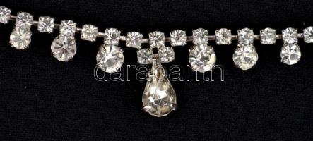 Strasszokkal díszített nyaklánc, h: 41 cm