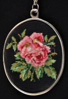 Gobeli betétes fém medál fém láncon