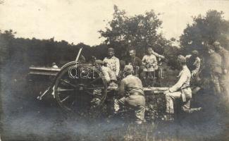 Első világháborús osztrák-magyar katonai lap. Célzás az ágyúval / WWI K.u.k. military, aiming with a cannon. photo