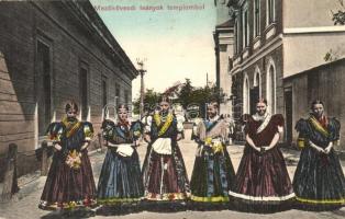 1910 Mezőkövesdi lányok a templomból / Hungarian folklore from Mezőkövesd, girls after worship