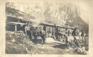 11 db első világháborús és azelőtti magyar és cs. és kir. katonai fotó képeslap. csoportképek, temet...