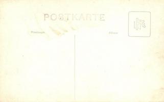 11 db első világháborús és azelőtti magyar és cs. és kir. katonai fotó képeslap. csoportképek, temet...