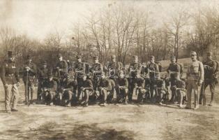 11 db első világháborús és azelőtti magyar és cs. és kir. katonai fotó képeslap. csoportképek, temet...