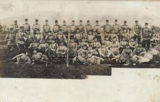 11 db első világháborús és azelőtti magyar és cs. és kir. katonai fotó képeslap. csoportképek, temet...