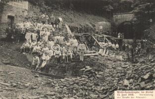 1910 Ahrtal, Ahr valley; Wetterkatastrophe, Verwüstung der Strasse bei Altenahr / flood disaster, devastation of the railway road at Altenahr with soldiers