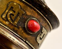 Tibeti imamalom, fém, kő berakásokkal, fa nyéllel, kopásokkal, h: 31,5 cm /

Tibetan prayer wheel,...