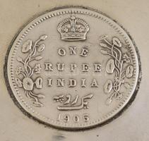 Ezüst(Ag) tálka VIII. Edward 1 rúpiás éremmel, jelzett, d: 8,5 cm, nettó: 52,2 g