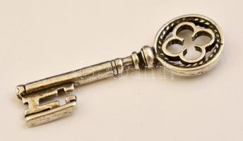 Ezüst(Ag) kulcs függő, jelzett, 4,5x1,6 cm, nettó. 5,6 g