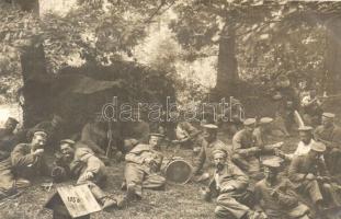 1914 Franciaország, osztrák-magyar katonák pihenője, evés közben dobossal / WWI K.u.K. military, soldiers having lucnh with a drummer. photo