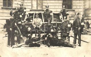 München, German military, soldiers group photo with cart (fl)
