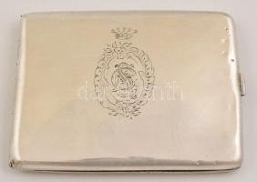 Ezüst(Ag) monogramos cigarettatárca, jelzett, 10,5×8 cm, nettó: 112,5 g